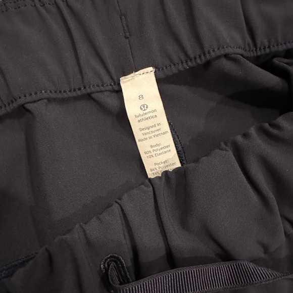 Lululemon On The Fly Short in Black Size 8 - Picture 8 of 8